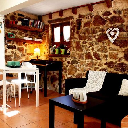 Sweet Stone Apartment In Imittos Атина Екстериор снимка